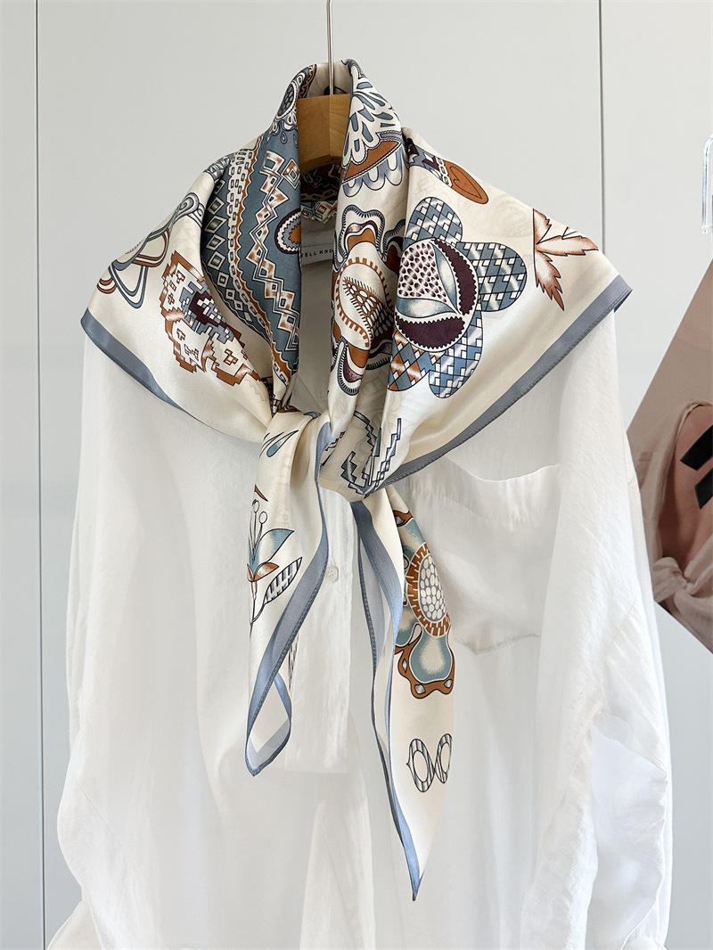 Pañuelos de 90 cm con estampad - Travel Accessories To Gift reseña y precio