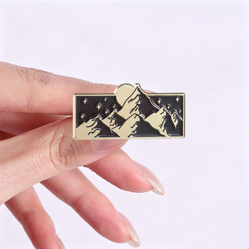 Pin de aleación esmaltado con  - Travel Accessories Jewelry reseña y precio